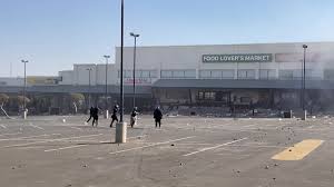The kwara mall is being cleaned and renovated after the poor state and undesirable condition created by looters who plundered and created a bad situation for owners of shops in the mall. 7u9dd1rd360nam