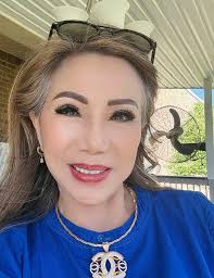 Phelaivanh Mekaroun updated her status.