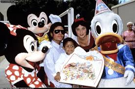 Michael Jackson And Emanuel Lewis In The Magic Kingdom Michael Jackson Rare Micheal Jackson Michael Jackson
