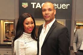 The presenter proposed to his girlfriend now fiance former miss sa 2015 and jacaranda presenter liesl laurie. People React To Minnie Dlamini Jones Picture With Her Husband With A Beautiful Caption Style You 7