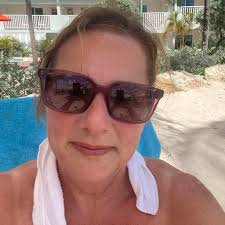 Does anyone know who's responsible for cutting back the hedges