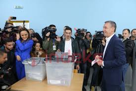 Kadri veselji odbio mjesto premijera kosova. Bashkeshortja E Kadri Veselit Kaq Elegante Dhe Me Sharme Ne Diten E Zgjedhjeve Indeksonline Net