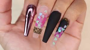 Alterna las uñas negras mate con florales pálidos que fluyen para crear una variación misteriosa e intoxicante y la combinación de dulce y peligroso. Unas Negro Mate Con Corazones Encapsulados Recreacion De Instagram Youtube