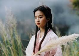 Nhiều khả năng lưu diệc phi đã bị tái phát chấn thương vùng cổ khi quay phim mộng hoa lục cùng vì điều này mà lưu diệc phi được cư dân mạng gọi là công chúa của những bức hình đã qua chỉnh. Nhin Láº¡i Nhan Sáº¯c Cá»§a LÆ°u Diá»‡c Phi Qua Loáº¡t Vai Diá»…n Cá»• Trang