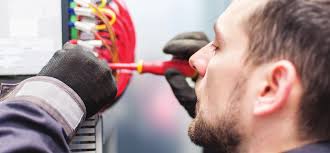 Kontrolopgaver har aldrig været nemmere takket være easyE4 kontrolrelæ!