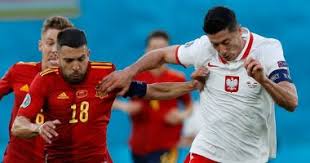 Selección de fútbol de españa) هو ممثل إسبانيا الرسمي في رياضة كرة القدم، يعرف باسم الماتادور (مصارعو الثيران) ولاروخا (الكتيبة الحمراء) ولافوريا روخا (الغضب الأحمر) ، يشرف على شؤونه الاتحاد. Ø¥Ø³Ø¨Ø§Ù†ÙŠØ§ Ø¶Ø¯ Ø¨ÙˆÙ„Ù†Ø¯Ø§ Ø±Ø£Ø³ÙŠØ© Ù„ÙŠÙØ§Ù†Ø¯ÙˆÙØ³ÙƒÙŠ ØªÙ‡Ø² Ø´Ø¨Ø§Ùƒ Ø§Ù„Ù…Ø§ØªØ§Ø¯ÙˆØ± Ø¨Ù‡Ø¯Ù Ø§Ù„ØªØ¹Ø§Ø¯Ù„ ÙÙŠØ¯ÙŠÙˆ Ø§Ù„ÙŠÙˆÙ… Ø§Ù„Ø³Ø§Ø¨Ø¹