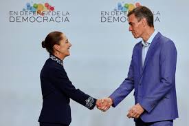 Handshake between US and Mexican officials