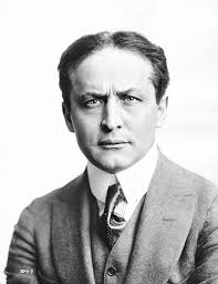 Erik Weisz's Instagram, Twitter & Facebook