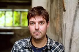 Hinter dem Spiegel ein dunkles Wort