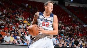 Daniel Theis' BIG Rejection At the Rim!