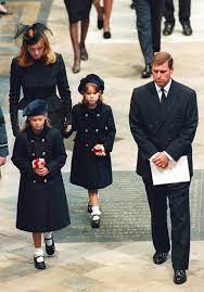 Following their divorce, fergie also made it known that she was severely in debt. Prinzessin Diana Vor 22 Jahren Gingen Die Bilder Ihrer Trauerfeier Um Die Welt Stern De