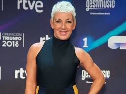 La cantante Ana Torroja (65), tras leer una de las novelas de misterio más  aclamadas del S.XXI: "No podía cerrarlo"