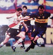 Boca juniors y river plate protagonizan el duelo más grande del fútbol argentino y uno de los más importantes en el mundo, que tiene una leve supremacía en el historial entre ellos y en la cantidad de títulos logrados, de acuerdo a lo que muestran los números de ambos equipos. Boca Juniors Vs River Plate Historial De Enfrentamientos Historia De Boca Junior