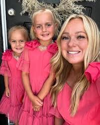 Lisa Dady's Instagram, Twitter & Facebook