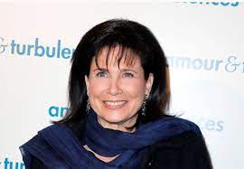 She hosted one of the most popular political shows for more than thirteen years on tf1, the largest european private tv channel. Anne Sinclair La Biographie De Anne Sinclair Avec Gala Fr
