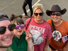 Happy Spokane County Fair Opening Day!! It was nice to spend some relaxing  time with some of my work fam eating too much fried goodness and testing  out all the cool gadgets