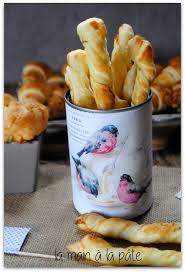 Torsades Feuilletees Au Fromage Ail Et Fines Herbes Torsade Feuillete Feuillete Aperitif Dinatoire Pate Feuilletee