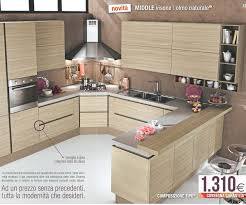 Se si considerano le cucine tipo, ovvero le versioni standard disponibili in modalità bloccata, notiamo come arredi da 330 cm e 360 cm li porti a casa per poco più di 1500€. Mondo Convenienza Cucine Su Misura