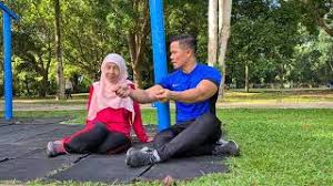 Ibu bapa memainkan peranan dalam menghasilkan keluarga yang penyayang. Karangan Faedah Hidup Berjiran Acrobatically Watukapur Site