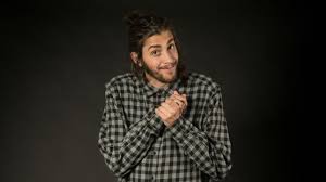 Tata yoyo est une chanson d'annie cordy sortie en france en 1980 en 45 tours (disque vinyle de 7 pouces) sous le label cbs. Flash S02e12 Elle A Quoi Tata Yoyo Sous Son Grand Chapeau La Victoire Du Portugal A L Eurovision Le Troisieme Lieu