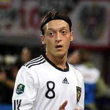 Fenerbahçe camiası, mesut özil'e kavuşmayı beklerken, yıldız futbolcunun eşi amine gülşe de son günlerde internette en çok. Datei Mesut Ozil Germany National Football Team 02 Jpg Wikipedia