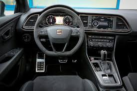 Taking a look at the wraparound ambient lights with different colors on the new 2021 seat leon 2021 model. Seat Leon St Cupra R Vs Vw Golf R Variant Kombi Vergleich Autobild De