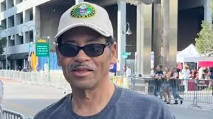 Victor, 66, dog med trädgårdsslangen i händerna