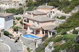 Brangelina Reportedly Splash Out 2 65 Million On Majorcan Villa Celebrity Houses Mansions Majorcan