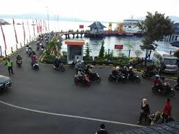 Rambu lalu lintas yaitu suatu bagian dari fasilitas jalan umum yang berupa lambang, huruf, angka, dan kalimat yang di dibuat menggunakan memakai papan dan sejenisnya yang ada di pinggir jalan. Pelabuhan Ketapang Banyuwangi Mulai Kedarangan Ribuan Pemudik Bersepeda Motor Super Radio