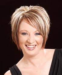 Coiffures Courtes Pour Les Visages Ronds Et Double Menton Coiffure Courte Visage Rond Coiffure Courte Coiffure