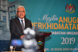 Kementerian dalam negeri address and contact number of kementerian dalam negeri with complete address, phone number and official address the address of kementerian dalam negeri is block d1 & d2, complex d, administrative center, federal territory, 62546 putrajaya, malaysia. Kdn On Twitter 13 Ogos 2020 Hari Ini Yb Dato Seri Hamzah Zainudin Menteri Kementerian Dalam Negeri Hadir Bagi Menyempurnakan Majlis Anugerah Perkhidmatan Cemerlang 2019 Jabatan Imigresen Malaysia Yang Berlangsung Di
