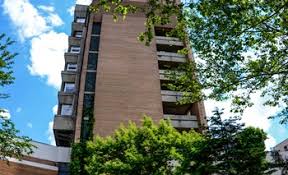 Este prima facultate de jurnalism înființată după 1989, fondata de mihai coman, este recunoscută pe plan național și internațional drept un spațiu al formării profesionale la cele mai înalte standarde. Admitere 2019 Vrei SÄƒ È›i Faci Studiile Peste Prut IatÄƒ Topul Celor Mai Bune UniversitÄƒÈ›i Din Romania Diez