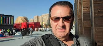 Anyone ever lose diamond status but still have a host at gold level?? Lol  Kind of surprised me when I saw it in the app!