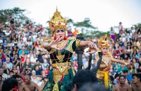 Namun yang perlu diperhatikan adalah bagaimana cara menggunakan prooperti tersebut sesuai dengan karakter, tema, dan tarian yang dibuat. Tari Kecak Sejarah Makna Gerakan Pola Lantai Dan Keunikannya Daihatsu Indonesia