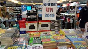 Daftar harga king buku ujian sd terbaru mei 2021. Intip Yuk Daftar Buku Panduan Un 2019 Untuk Sd Smp Sma Sederajat Di Gramedia Mari Tribun Timur