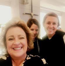 Julia Nutt's Instagram, Twitter & Facebook