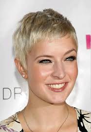 Kurzhaarfrisur bei madchen selbstbewusstsein haare. Kurzhaarfrisur Bestenhaar