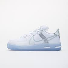 L'une des baskets les plus emblématiques de nike bénéficie d'une mise à jour minimaliste et prête pour l'avenir avec ces baskets air force 1 react pour hommes. Chaussures Et Baskets Homme Nike Air Force 1 React Qs White Light Bone Sail Rush Coral Footshop