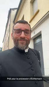 Aujourd'hui le père David prie Saint Willibrord pour tous ces paroissiens à  la procession dansante d'Echternach au Luxembourg. Au programme messe  pontificale à 8h suivie de la procession dans les rues d'Echternach.