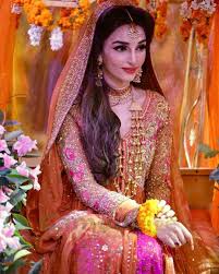 Saman abbas, come tutti sappiamo, è una 18enne di origine pachistana che si presume sia stata uccisa da uno zio per aver rifiutato un matrimonio combinato. We Love This Gorgeous Farahtalibaziz Ensemble On Saba Abbas Balouch At Her Mehndi So Fun And Festive Farahtalibazizbrides Hochzeit
