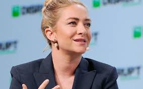 Sự nghiệp ly kỳ của nữ tỷ phú trẻ nhất giới kỳ lân công nghệ: Đồng sáng lập  Tinder, nộp đơn kiện quấy rối tình dụng và rời khỏi Tinder, tạo ra