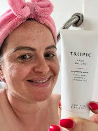 Charcoal face polish with amazing scent