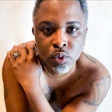 Did you know Michael Jackson & Chris Tucker were actually tight in real  life? 🕺😂 Not just “see you at the awards show” friends they were kicking  it, cracking jokes, and clowning