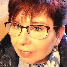 Schlagersängerin Andrea Berg hat in der Arena Oberhausen fast drei Stunden  lang ein Hit-Feuerwerk gezündet. 👉  https://www.waz.de/lokales/oberhausen/article408515420/andrea-berg-begeistert-7500-fans-und-lueftet-liebesgeheimnis.html?utm_medium  ...