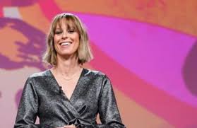 Aria di cambiamenti per federica pellegrini. Asciuga I Capelli Federica Pellegrini Post Doccia Spettacolo Mai Visto