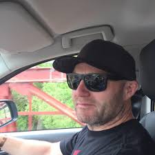 Dang it happened again, I drew up this tramp stamp butterfly but it's a no  show! I have some free time until 1pm for some little things