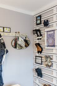 Un panier en rotin avec deux parapluies. 13 Rangements A Chaussures A Fabriquer Vous Meme