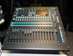 I want to set up a condenser mic for the room, and it requires phantom power. Allen Heath Qu 16 Gebraucht