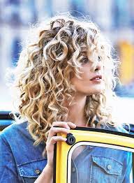 We Asked Dana Tizzio Senior Stylist At Butterfly Studio Salon To Give Us Tips On How To Curl Your Curly Hair Styles Naturally Girl Haircuts Curly Hair Styles