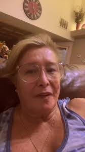 Linda Mende's Instagram, Twitter & Facebook